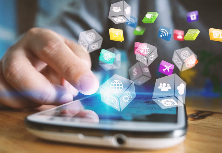 Zjadani przez nudę, reklamy i zalew botów. Media społecznościowe