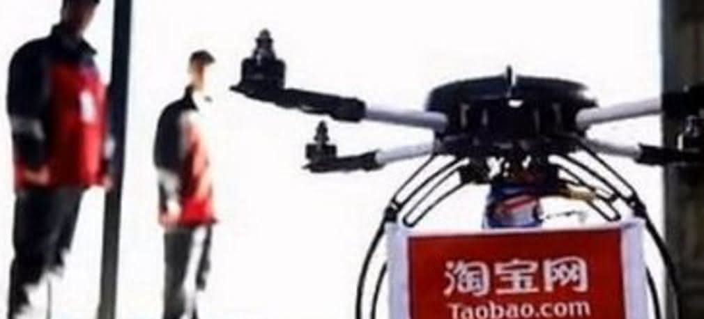 Dron kurierem