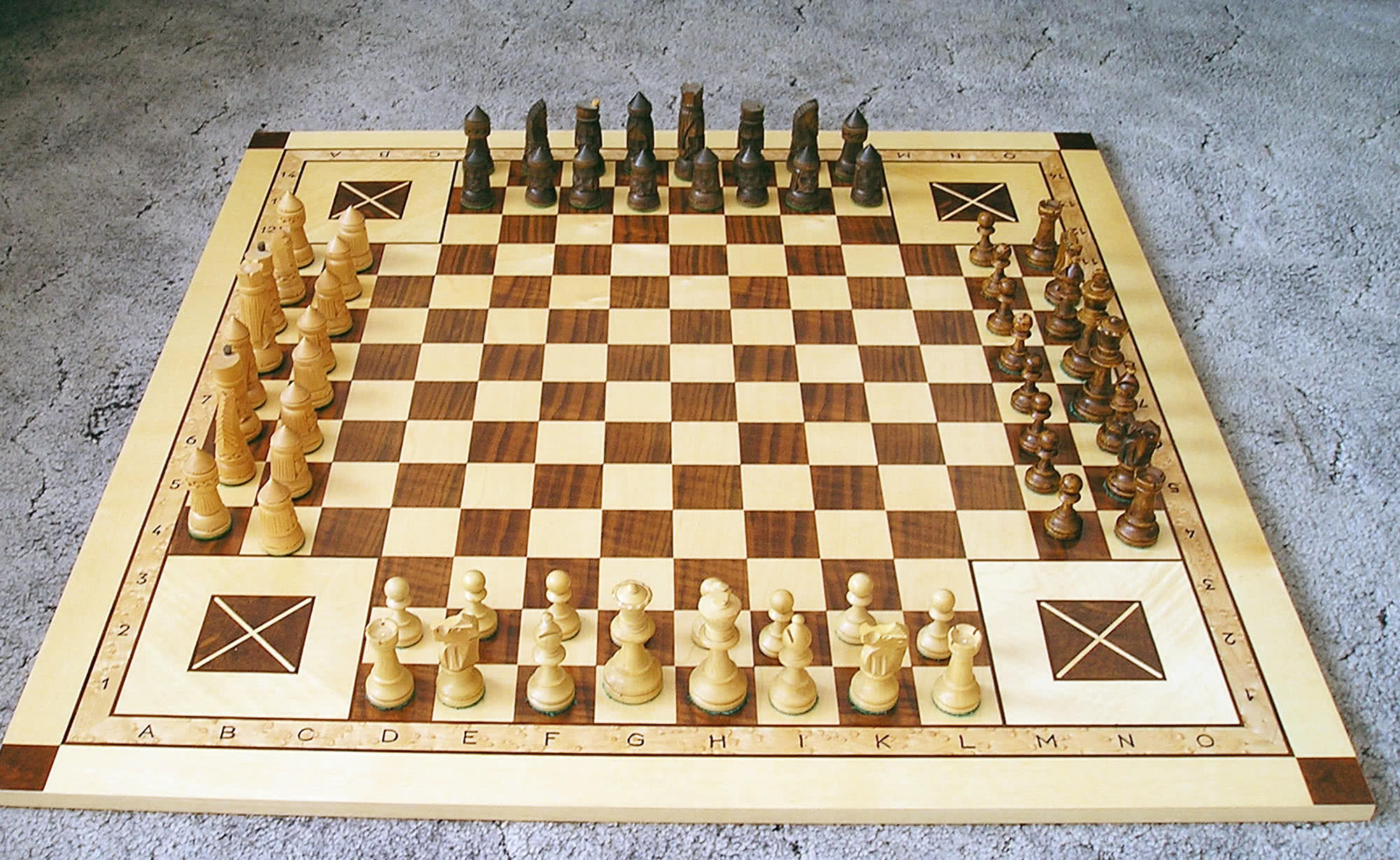 Игры на доске 8 на 8. Четырехсторонние шахматы. Шахматы 4 на 4. Шахматы на 4 игрока. Русские четверные шахматы с крепостями.