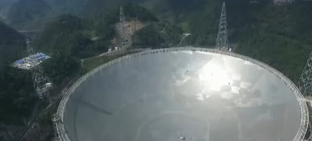 Złotowłosa kusi i myli tropy. Czy uda się znaleźć dowody na życie pozaziemskie w tej lub w następnej dekadzie?