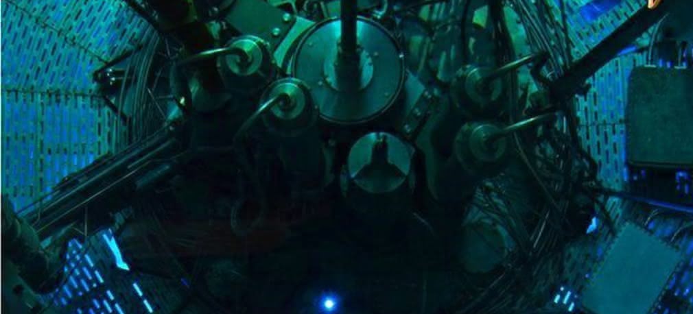 Mechanika kwantowa rozprawia się z rzeczywistością