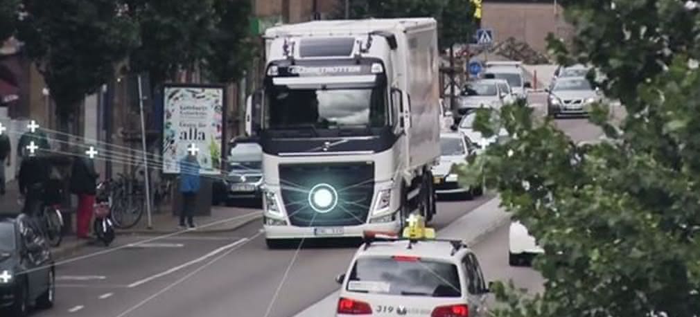 Sztuczna inteligencja budzi lęki, ale czy rzeczywiście jest blisko?