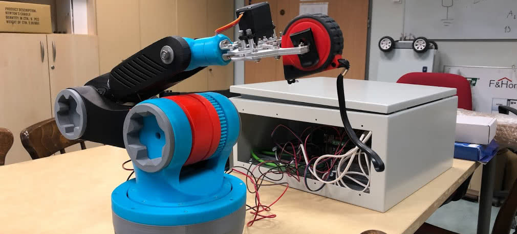 A weź wydrukuj se robota,  czyli co studenci automatyki  i robotyki robią po zajęciach