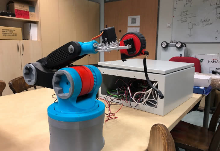 A weź wydrukuj se robota,  czyli co studenci automatyki  i robotyki robią po zajęciach