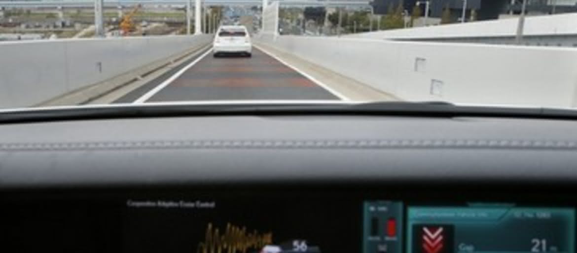 Toyota wprowadza systemy zapobiegające wypadkom na drodze